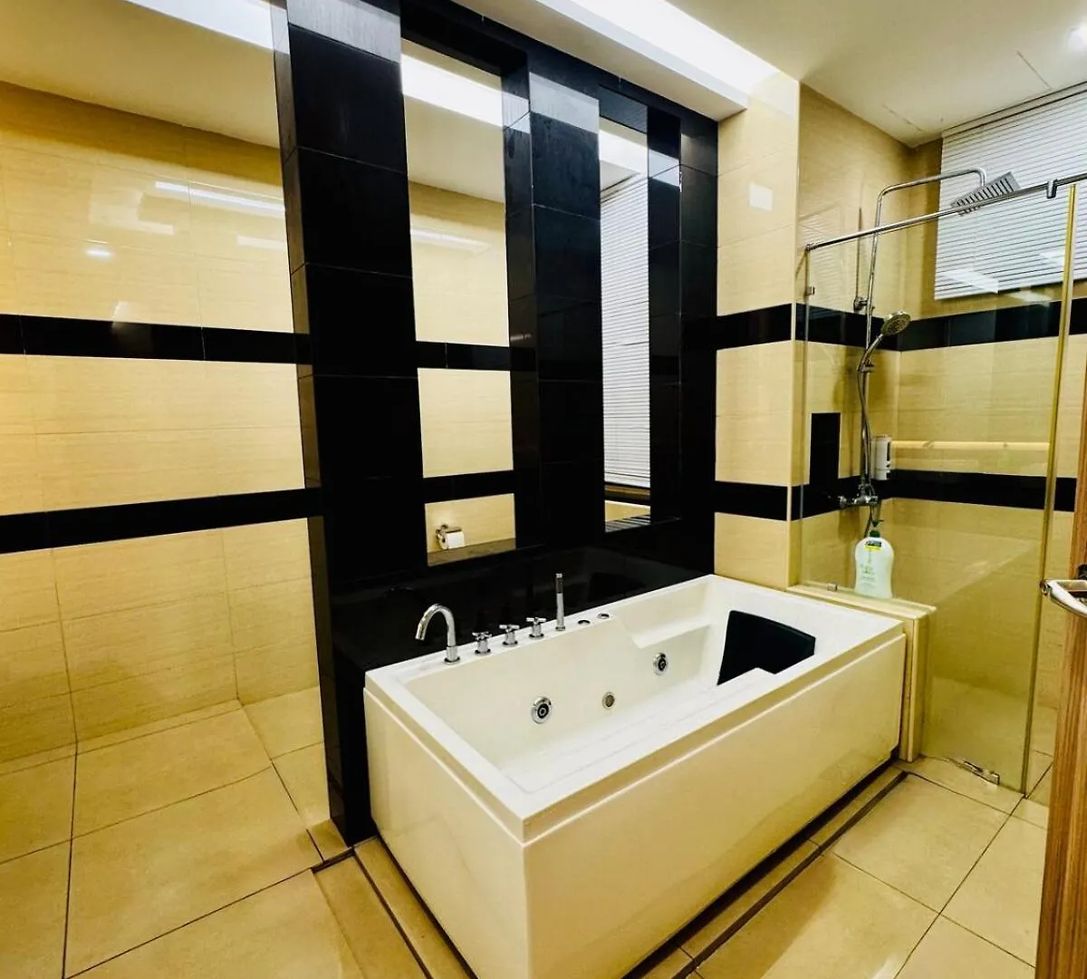 Opulent Villa For 20Pax Bbq, Steps To Beach Market Batu Feringgi